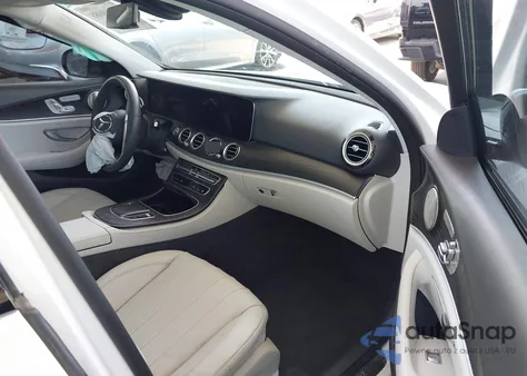 2021 Mercedes-Benz E 350 z USA, uszkodzony, nr VIN W1KZF8DBXMA973442